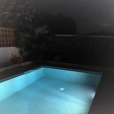 Hébergement de vacances Acp09 Maison Typique De Roses Secteur Mas Busca Avec Piscine Privee
